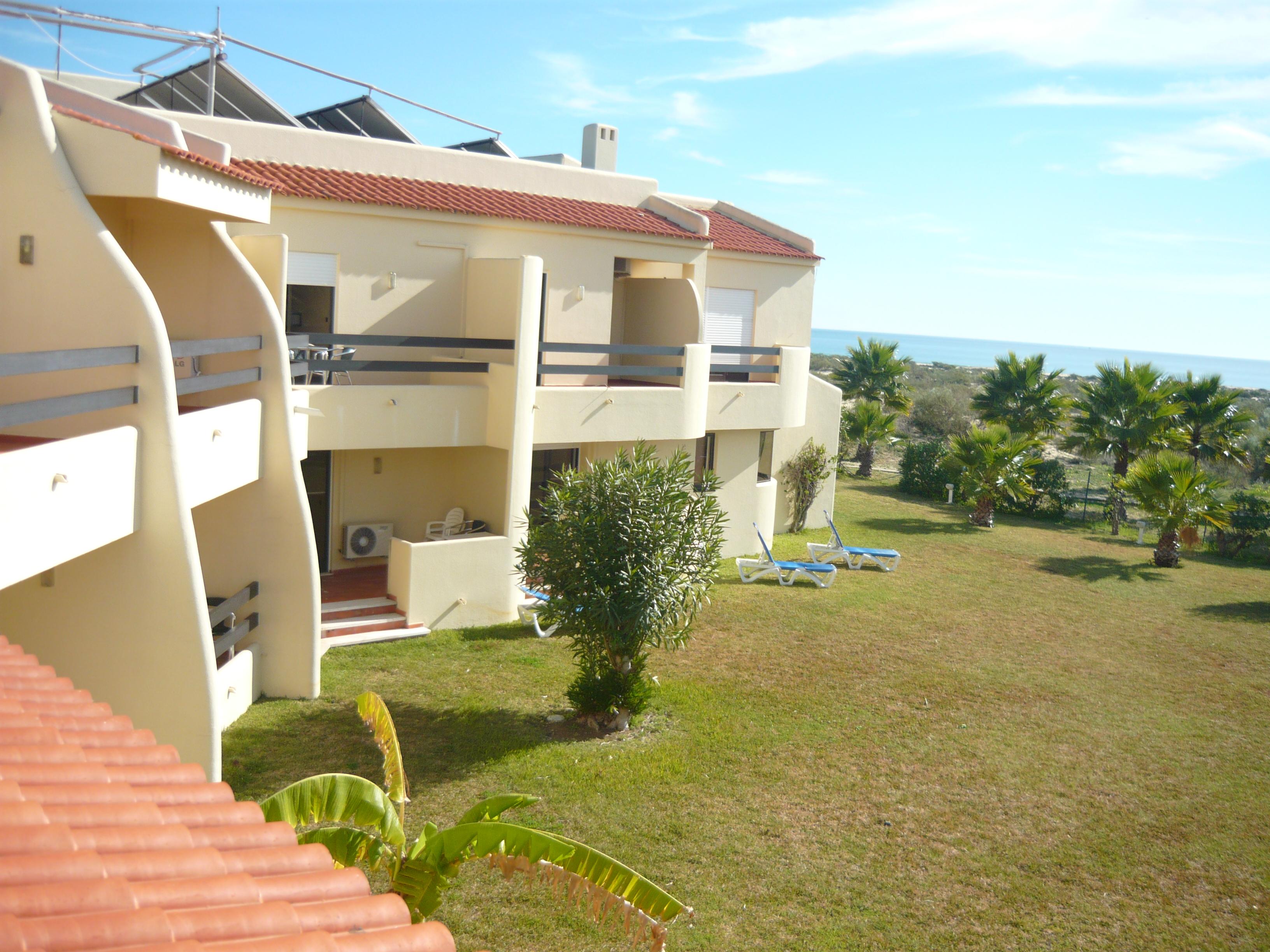 Praia Da Lota Resort - Beachfront Hotel Manta Rota Eksteriør billede