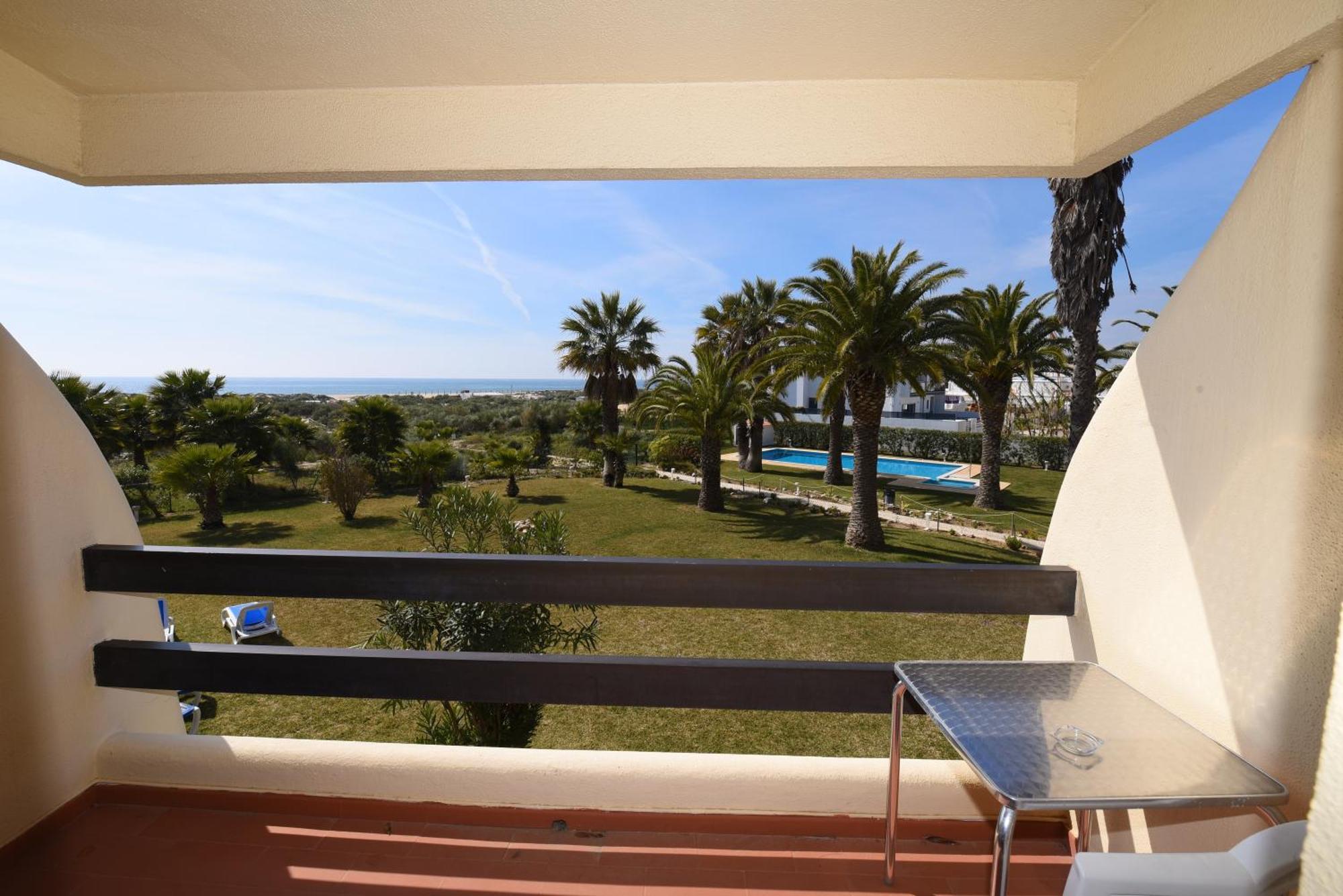 Praia Da Lota Resort - Beachfront Hotel Manta Rota Eksteriør billede