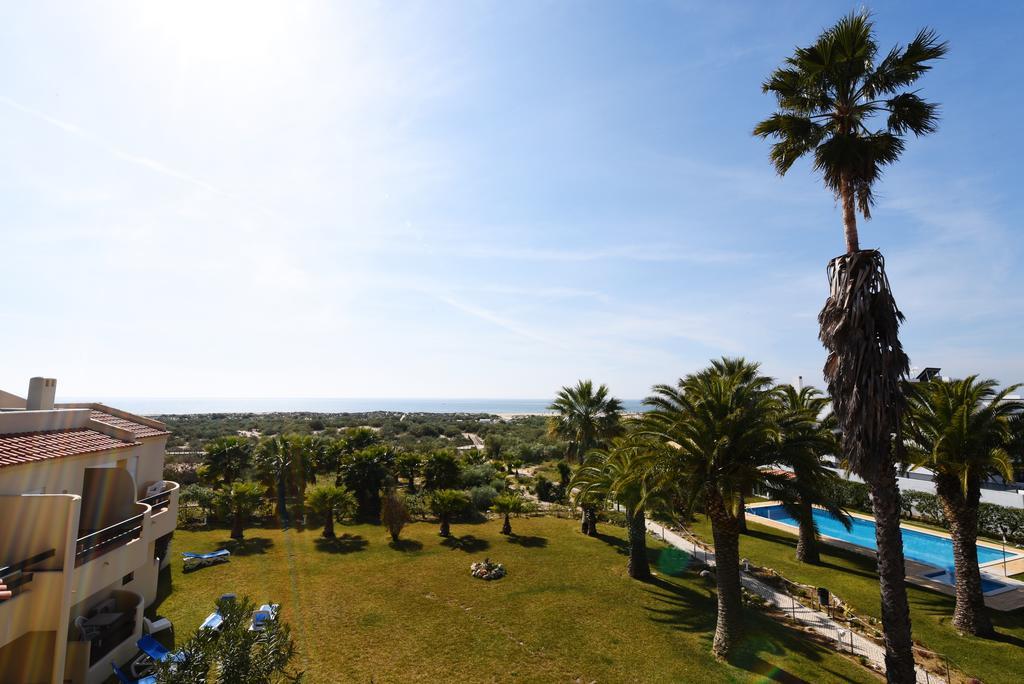 Praia Da Lota Resort - Beachfront Hotel Manta Rota Eksteriør billede