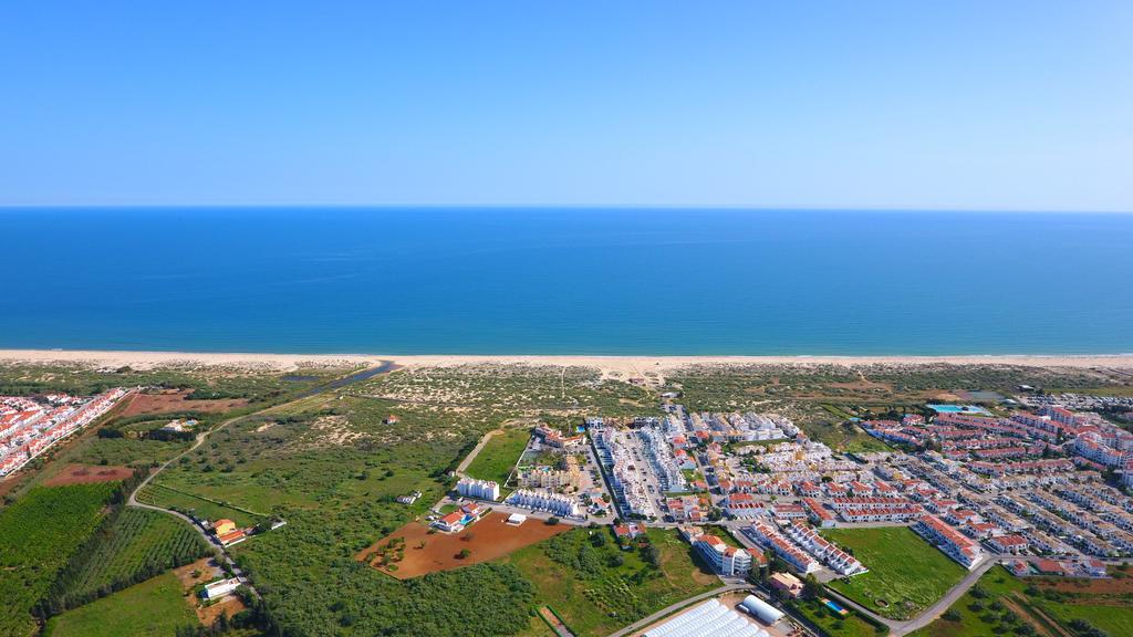 Praia Da Lota Resort - Beachfront Hotel Manta Rota Eksteriør billede