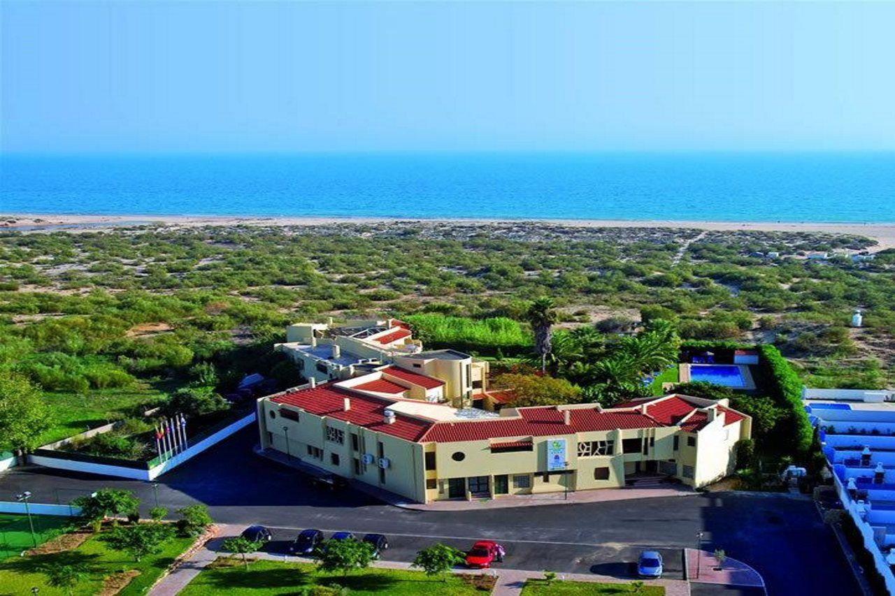 Praia Da Lota Resort - Beachfront Hotel Manta Rota Eksteriør billede