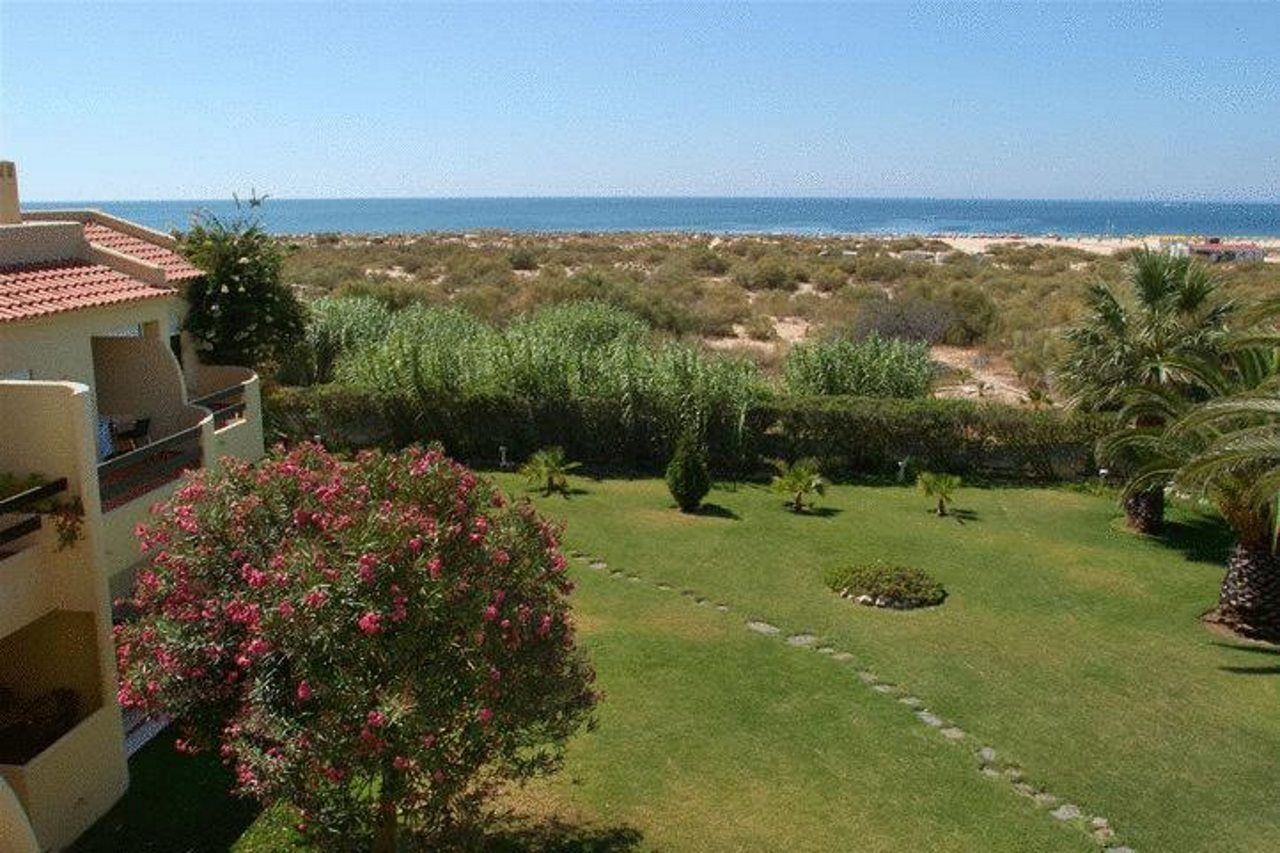 Praia Da Lota Resort - Beachfront Hotel Manta Rota Eksteriør billede